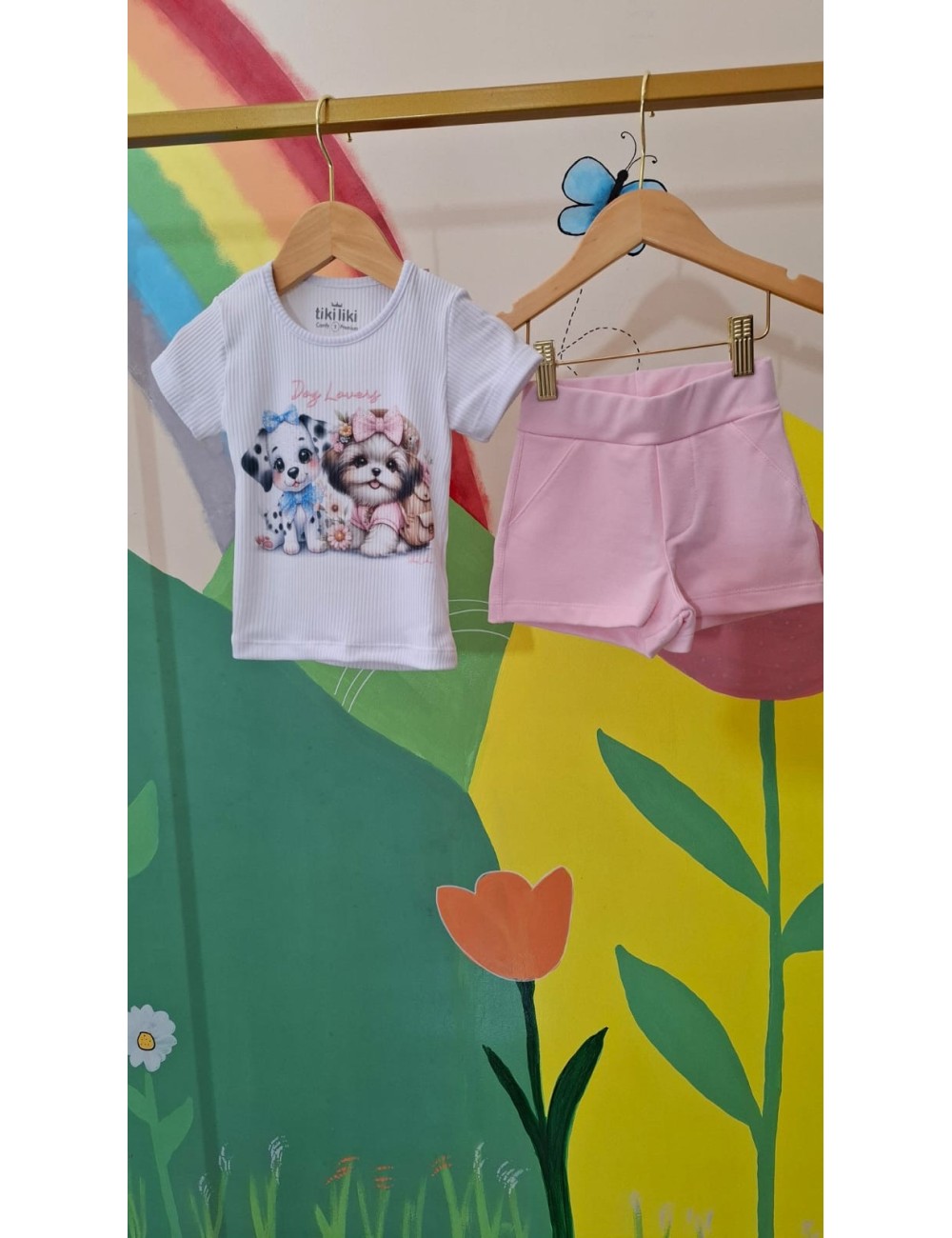 Conjunto Infantil de Camiseta com Estampa de Cachorros e Shorts